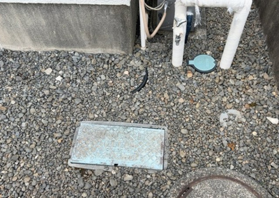 【設備】 | 散田町中古戸建 | 2026年10月のリフォームで全室にLED照明器具を新しく設置済みです。照明を買い足す必要がなく、入居当日から明るく省エネな暮らしを始められます。スイッチやコンセントプレートも一新されています。
