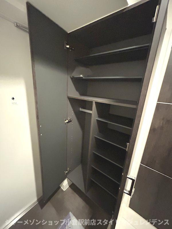 LEGEND紺屋町のエントランス