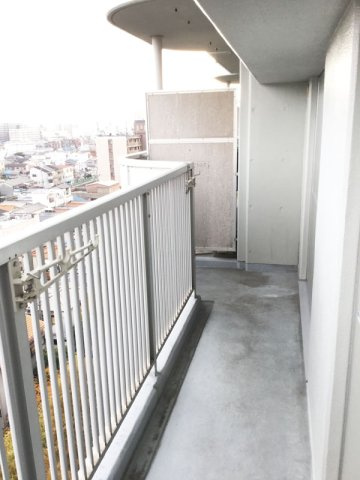 大阪市鶴見区諸口２丁目の賃貸マンションのバルコニー