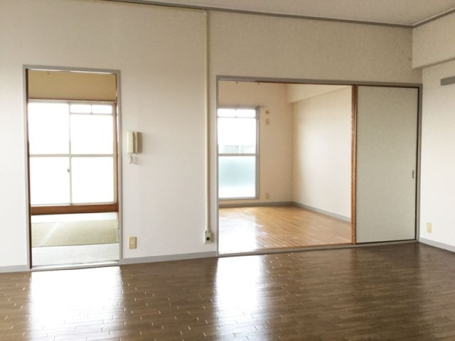 大阪市鶴見区諸口２丁目の賃貸マンションの内装