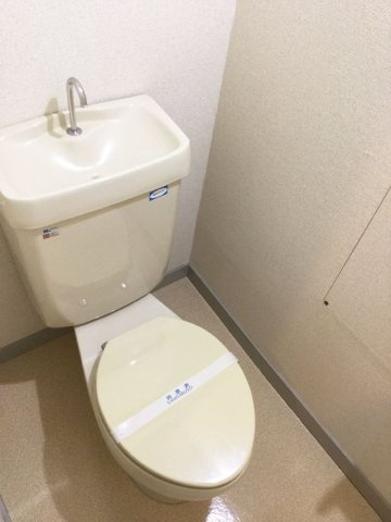 大阪市鶴見区諸口２丁目の賃貸マンションのトイレ