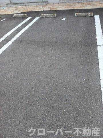 メゾニティー・室町　Ⅱの駐車場