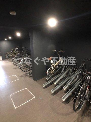 ロアール武蔵新田の駐車場
