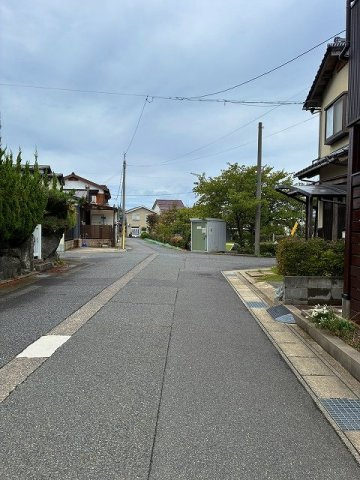 【No.7705】浜坂3丁目/4LDK/細部までかわいい中古住宅の前面道路含む現地写真