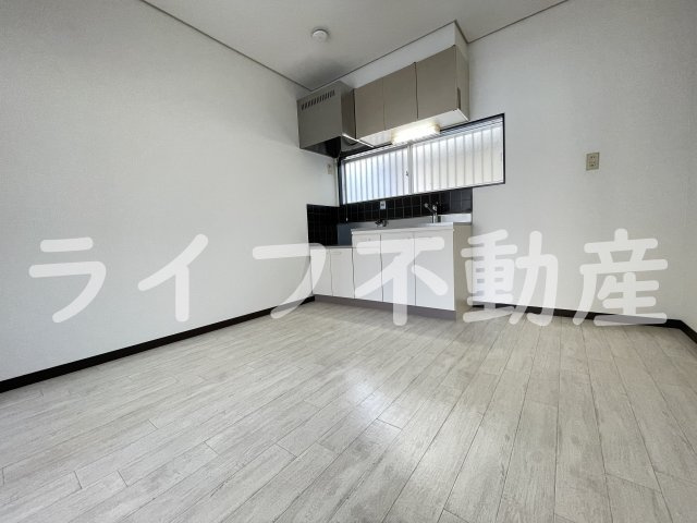アイケイハイツ高井田B棟の居間・リビング|使いやすいリビングです
