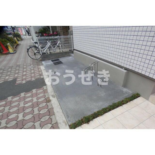 レジデンス西尾久の駐車場|駐輪場