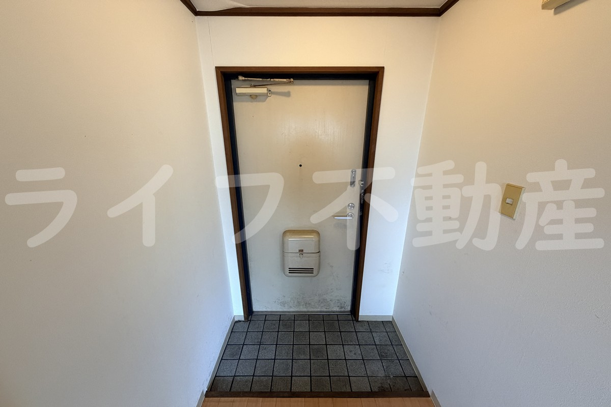 コーポ フェルメールの玄関
