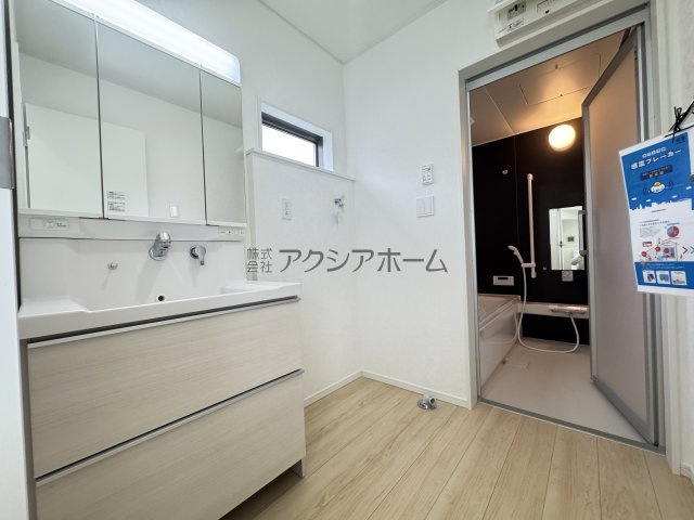 入間市大字下藤沢・全13棟　新築一戸建　9号棟の独立洗面台|シャンプードレッサー付洗面化粧台