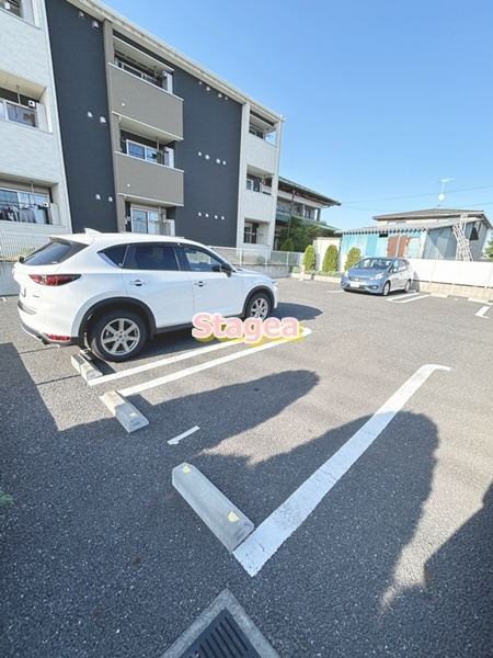 プレミアムヒルズの駐車場