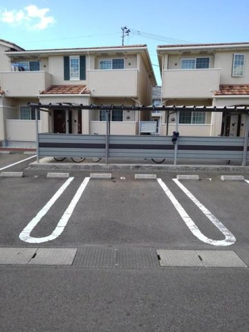 ブライト・スクエアＣの駐車場