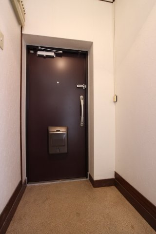 狩口台住宅28号棟のエントランス