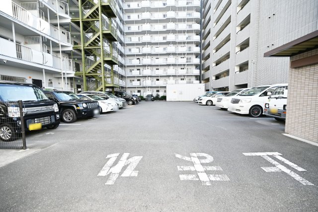 新大阪第1グリーンマンションの駐車場|敷地内駐車場です。