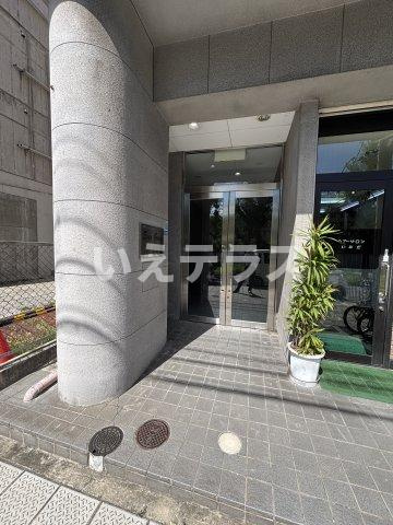 エバーグリーンⅡ番館のエントランス|清潔なエントランスです