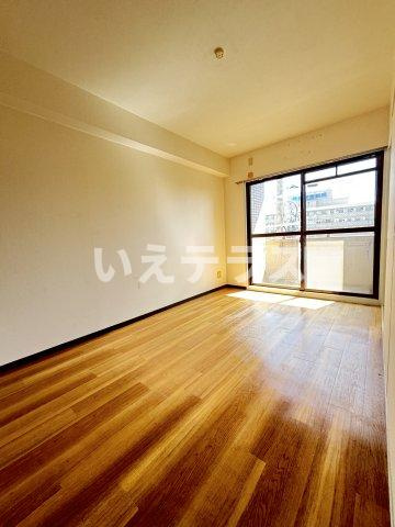 エバーグリーンⅡ番館の洋室|明るい洋室です
