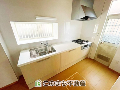 【キッチン】 | KEM下都賀郡野木町1期　中古戸建 | 窓からの光で明るいキッチン☆お料理が楽しくなりそうですね♪