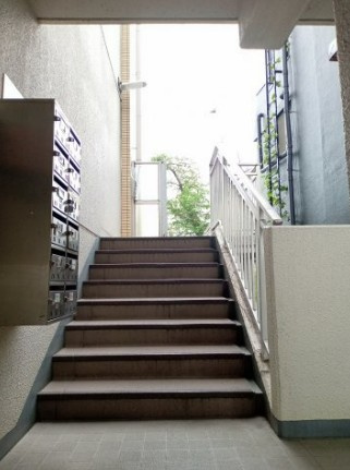 川崎市麻生区百合丘１丁目の賃貸マンションのエントランス