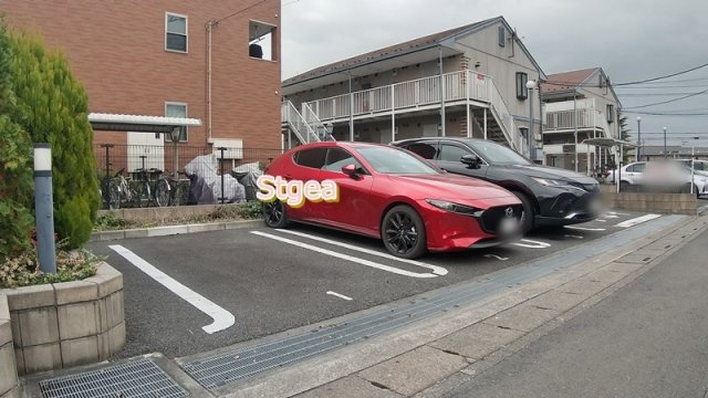リュミエール オーブの駐車場