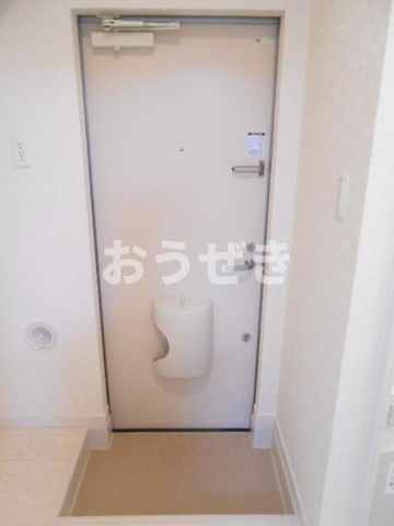 コムフィ杉田の玄関
