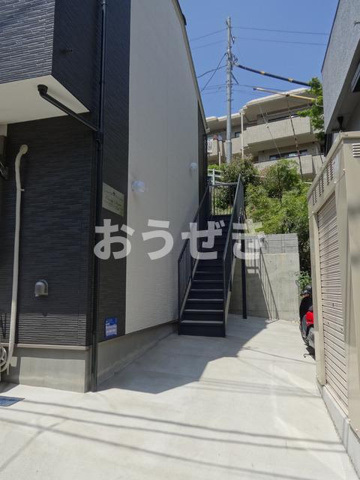 コムフィ杉田のエントランス