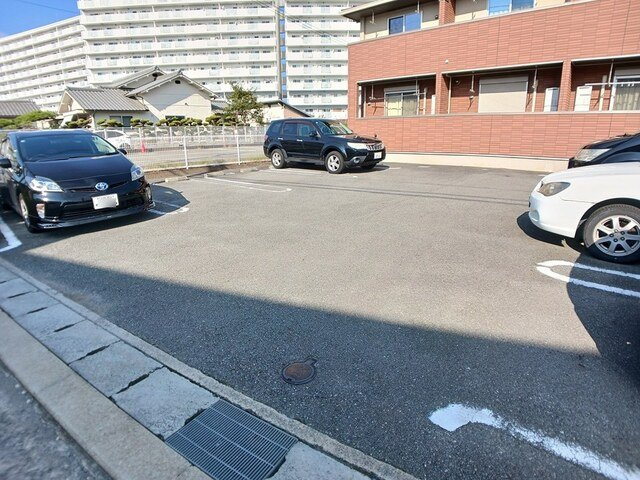 メゾン　ロングフィールドの駐車場