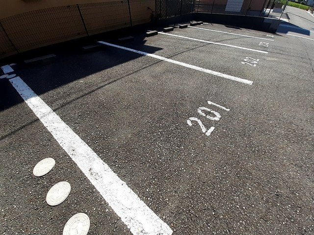 Ｍ．ブロッサムの駐車場