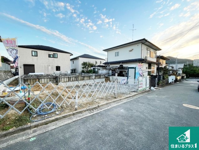 ■川西市水明台　第1期　新築一戸建ての前面道路含む現地写真|周辺は落ち着いた街並みの住宅地！子育てがしやすい住環境です！まだ未完成ですが、現地でしかわからない事もございます。是非一度ご覧ください。