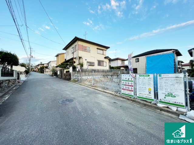 ■川西市水明台　第1期　新築一戸建ての前面道路含む現地写真|周辺は落ち着いた街並みの住宅地！子育てがしやすい住環境です！まだ未完成ですが、現地でしかわからない事もございます。是非一度ご覧ください。