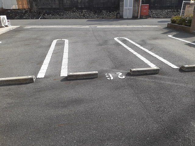サンリット福崎Ⅱの駐車場