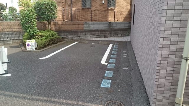 アンジュ アビタシオンの駐車場