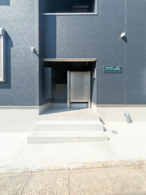 ソレイユエイト赤塚のエントランス