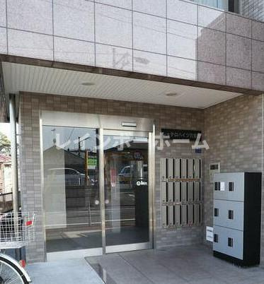 シャテロハイツ弐番館のエントランス