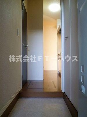 アベリアエステートの玄関