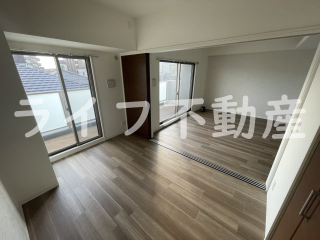 クレシア布施の内装|明るい室内です