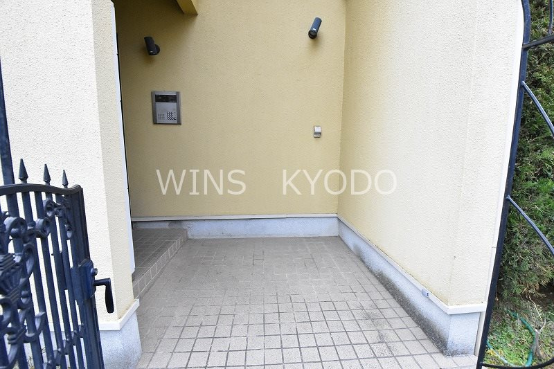 世田谷区経堂２丁目のアパートのエントランス
