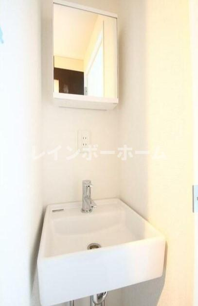 アクティ氷川台の独立洗面台