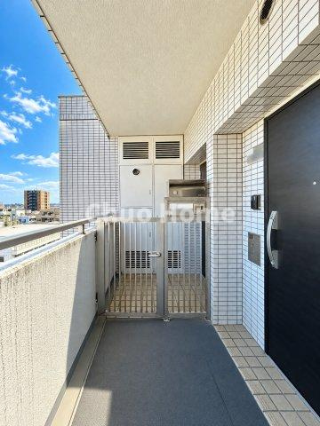 ツインシティ東砂アネックスの玄関|プライバシー性の高い専用ポーチ
