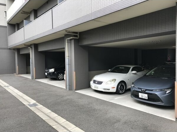 NEO　CORONETの駐車場