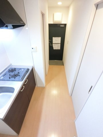 レオ参拾七番館の玄関
