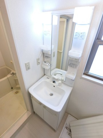 レオ参拾七番館の独立洗面台