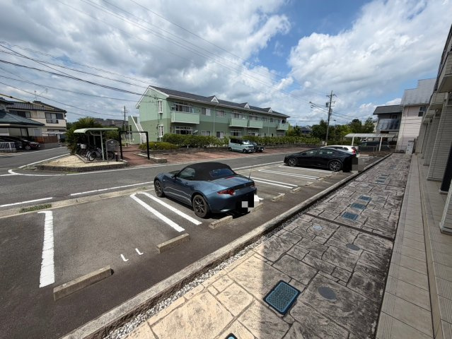 リンム三好ヶ丘の駐車場