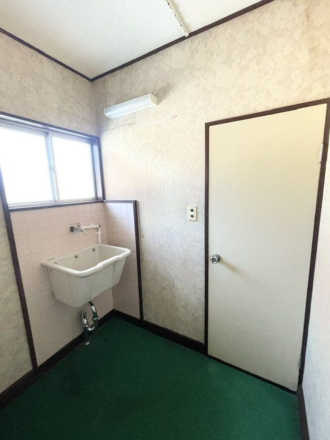 【中古】蓮田市駒崎中古住宅の独立洗面台