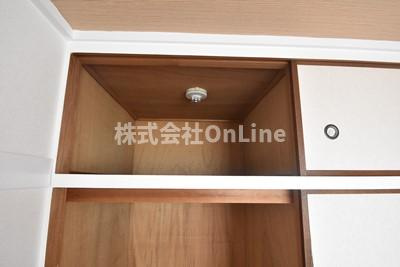 八尾市亀井町３丁目の賃貸マンションの収納
