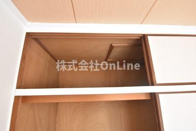 八尾市亀井町３丁目の賃貸マンションの収納