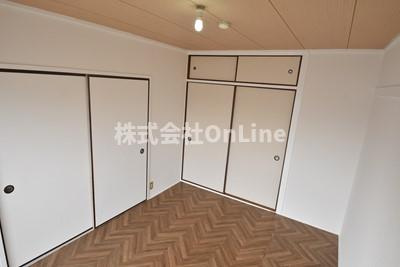 八尾市亀井町３丁目の賃貸マンションの洋室