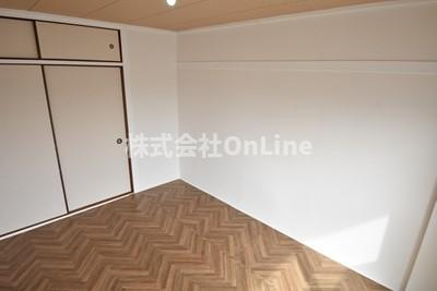 八尾市亀井町３丁目の賃貸マンションの洋室