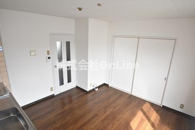 八尾市亀井町３丁目の賃貸マンションの居間・リビング