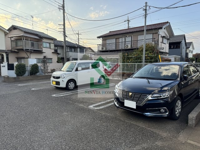 ミルトニアガーデンAの駐車場