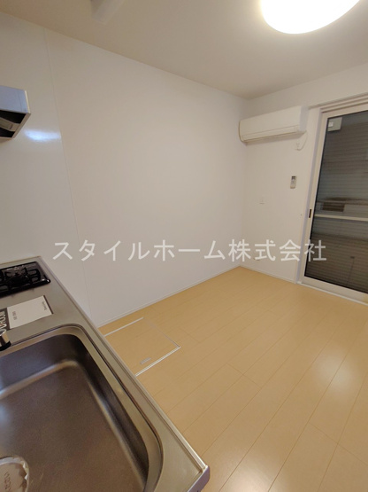 【居間・リビング】 | アゼリアＡ棟 | イメージ写真です。