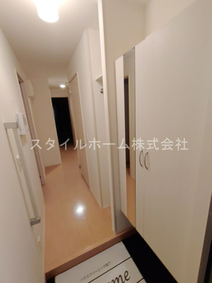 【玄関】 | アゼリアＡ棟 | イメージ写真です。