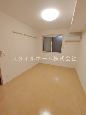 【居間・リビング】 | アゼリアＡ棟 | イメージ写真です。